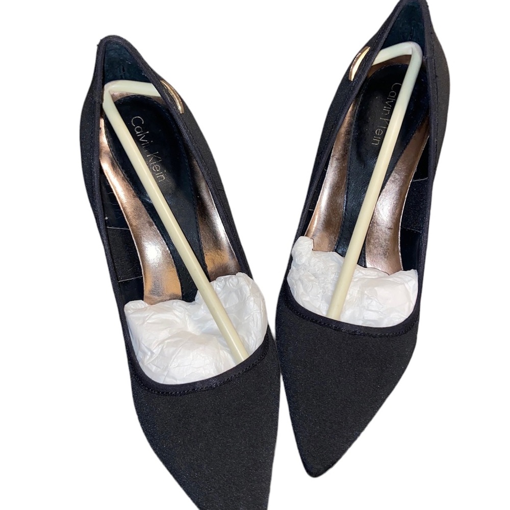 CaLVIN KLEIN Black pumps